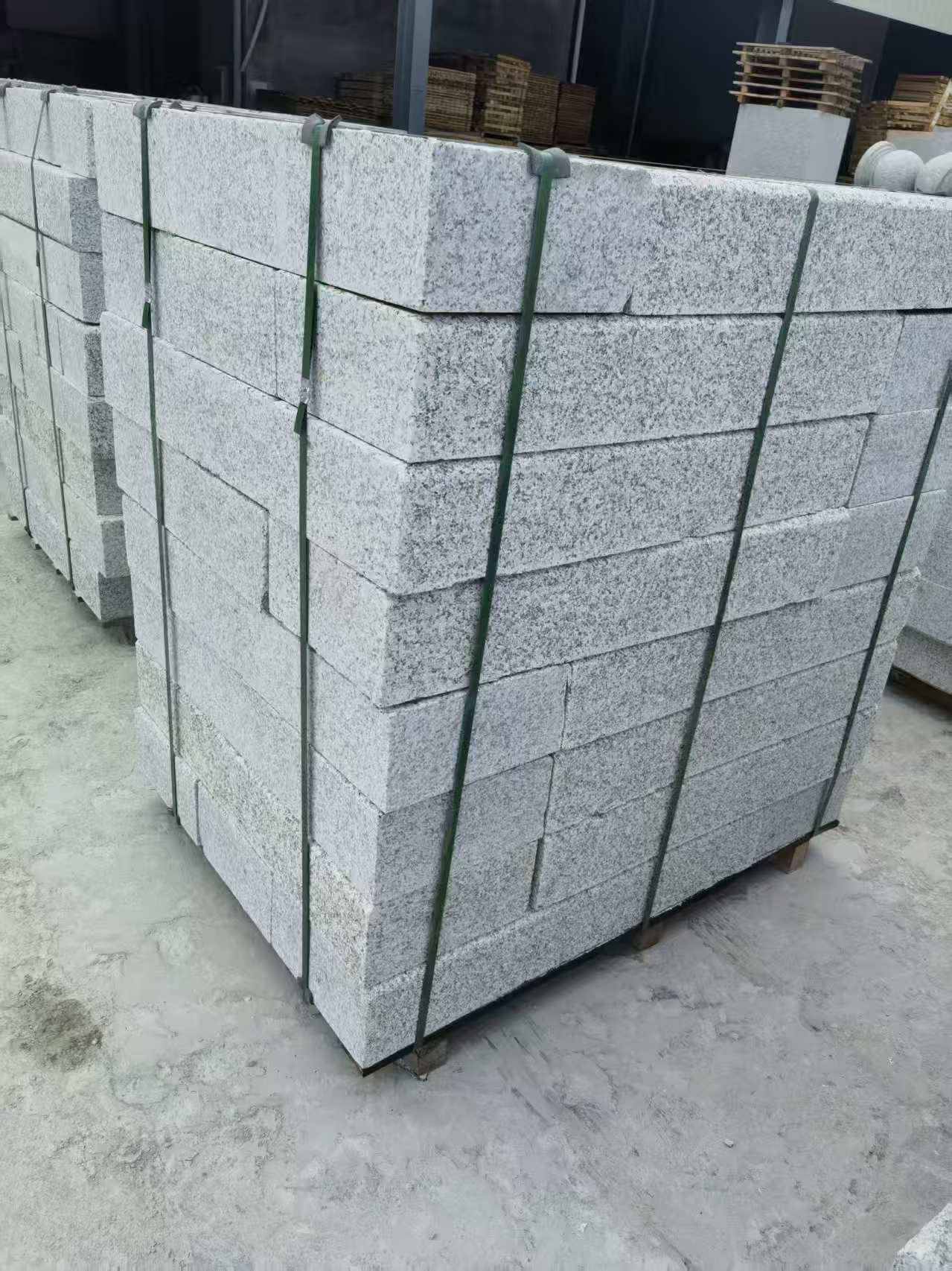 哈密 芙蓉白火烧两面路沿石