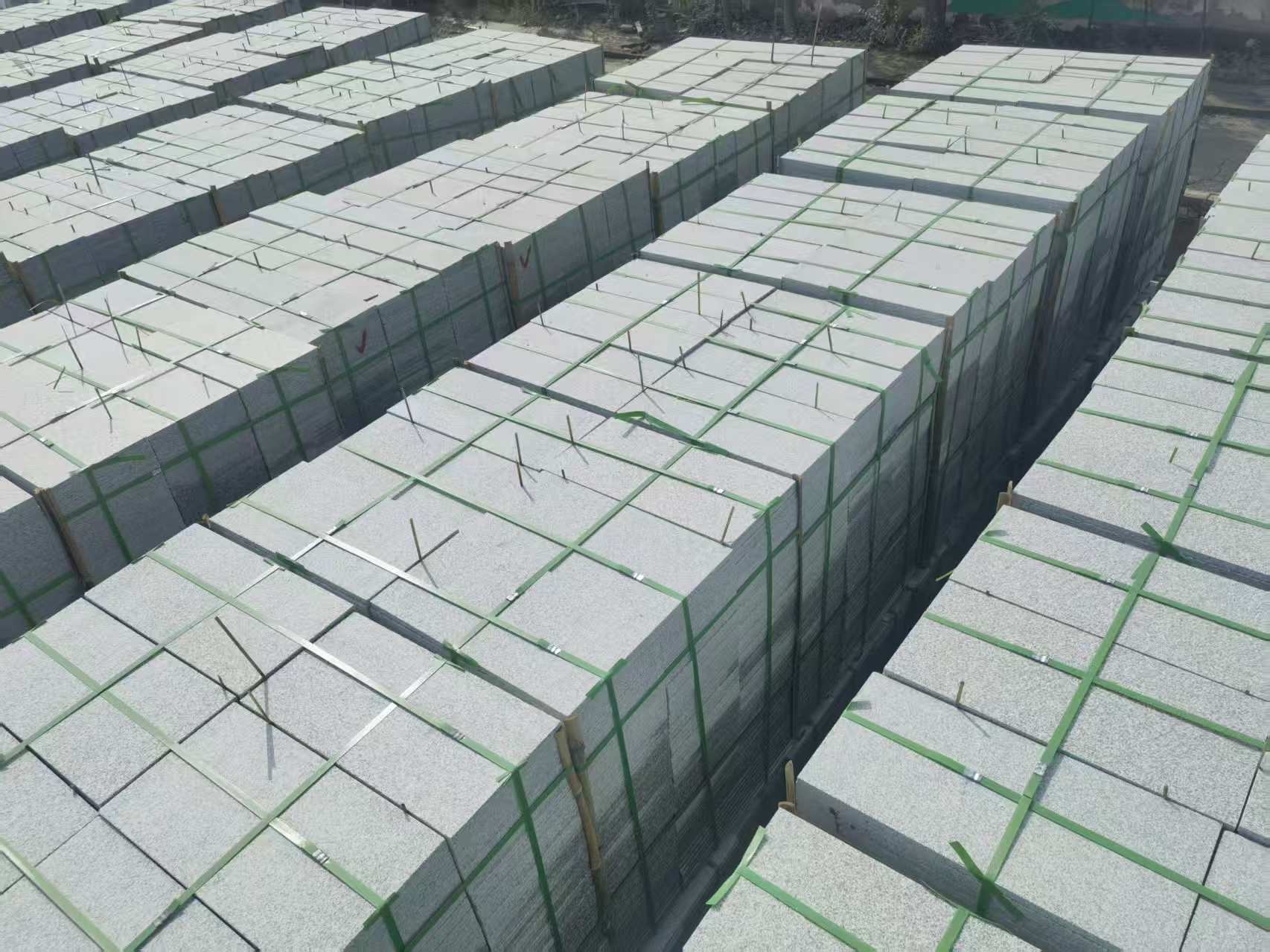哈密 芝麻白1.8公分火烧300*600地铺，清仓大甩卖