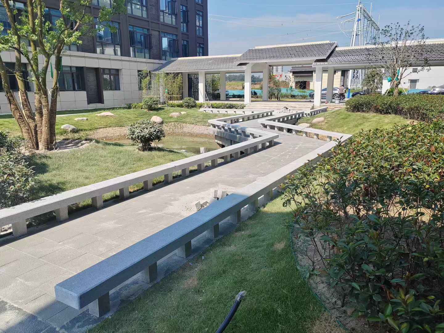 哈密 芝麻灰小区坐凳&栏杆安装效果