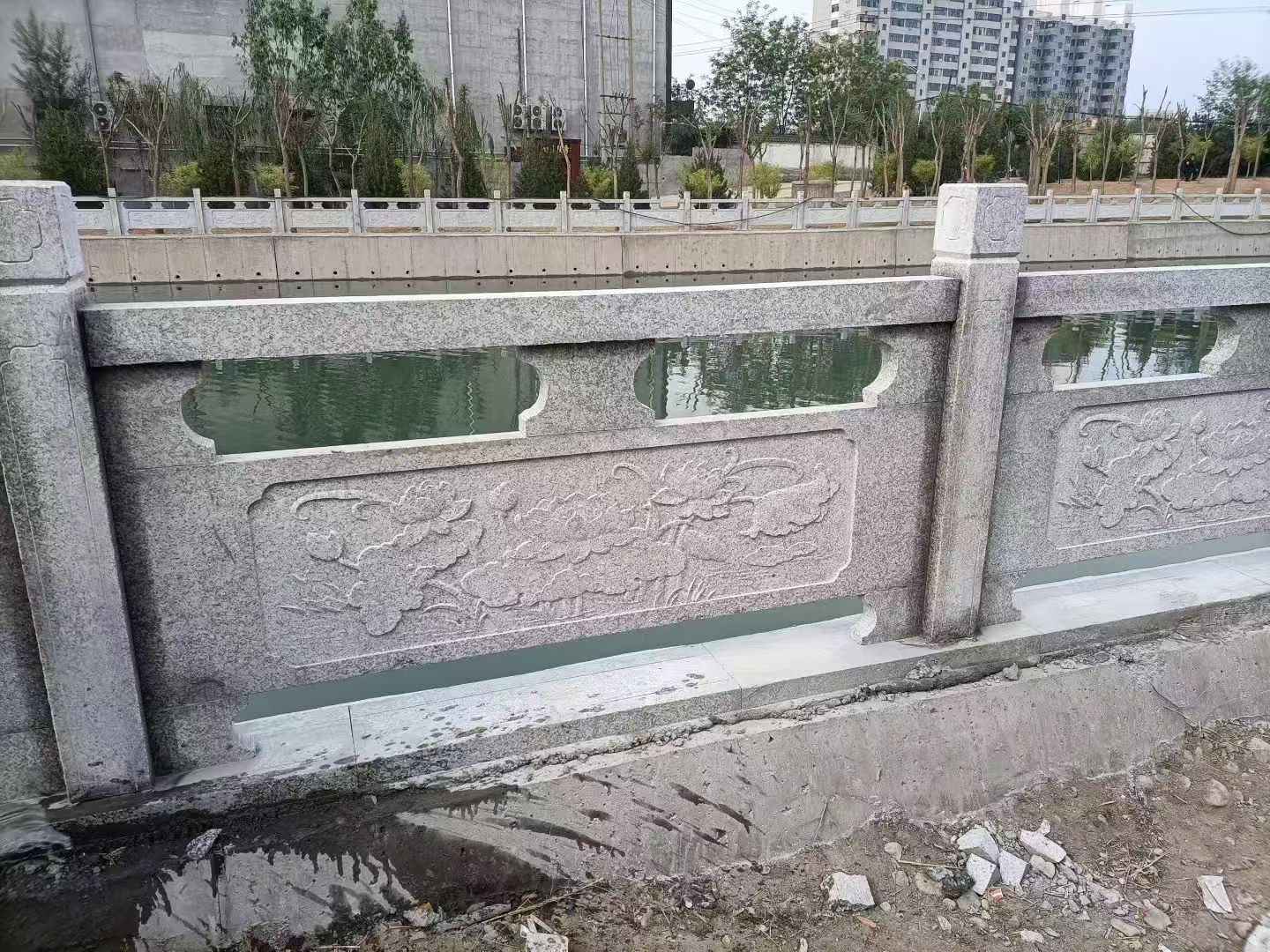 哈密 芙蓉白大花桥梁、河道，石材栏杆、围栏、护栏